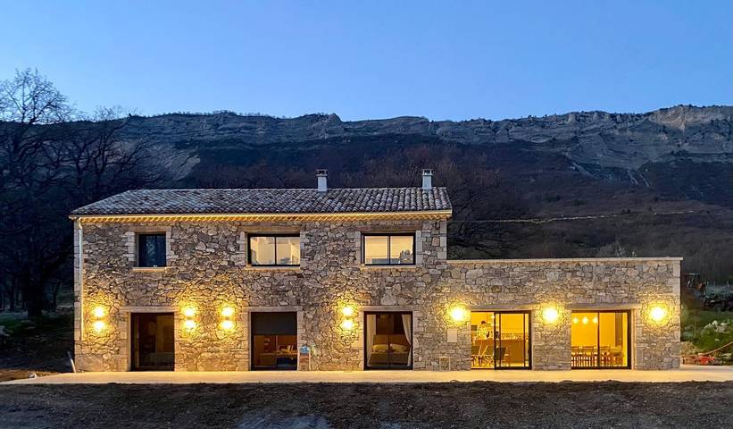 Gîte pour 10 personnes, avec terrasse et jardin