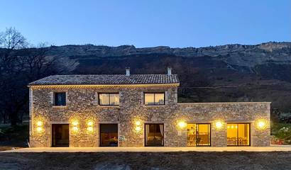 Gîte pour 10 personnes, avec jardin et terrasse à Laragne-Montéglin