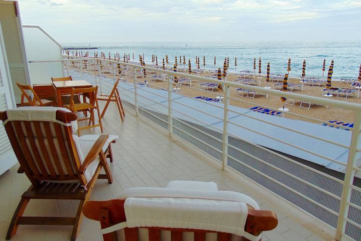 Appartement entier, N226 - Numana, wonderful two-room apartment facing the sea in La Spiaggiola (Numana), Numana