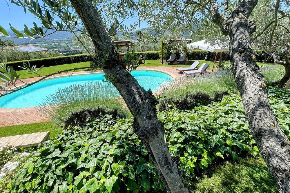 Spoleto Tranquilita. Slps 20. Wifi. Pool. Yoga Studio. Gardens. Fantastic Views. in Spoleto, Perugia Province