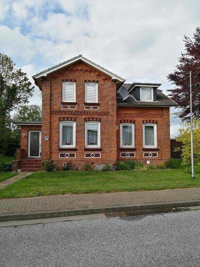Ferienwohnung für 4 Personen, mit Balkon und Terrasse sowie Garten und Ausblick in Brokdorf