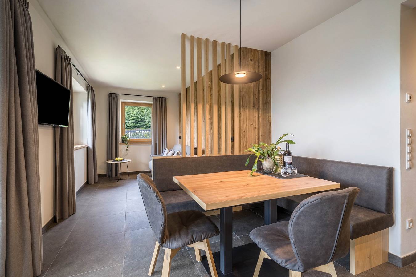 Ganze Wohnung, Ferienwohnung "Wiesgut Jonagold" mit Bergblick, privater Terrasse und Wlan in Tisens, Nonsberggruppe
