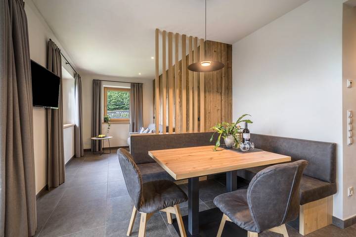 Ganze Wohnung, Ferienwohnung "Wiesgut Jonagold" mit Bergblick, privater Terrasse und Wlan in Tisens, Nonsberggruppe