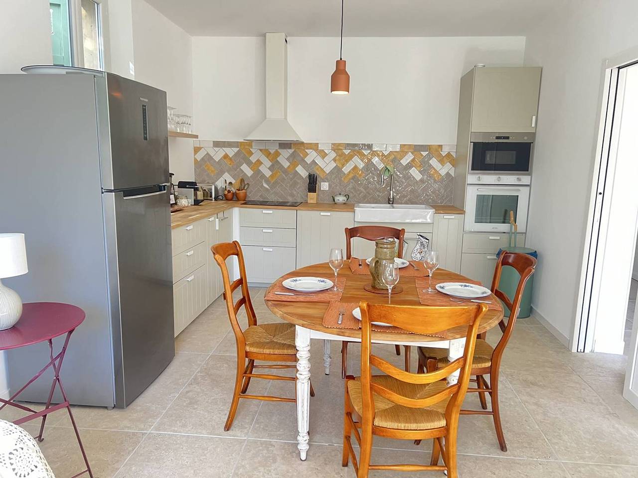 Appartement entier, Appartement calme avec jardin à 50m de la plage, Wifi, parking et équipements de qualité in La Ciotat, Région de Marseille