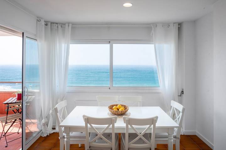 Apartamento de vacaciones para 7 personas, con piscina además de vistas al mar y terraza - 1