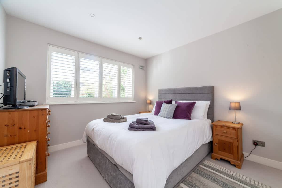 Entire apartment, Garden Flat close to Kingston & Richmond Park in Kingston upon Thames, London