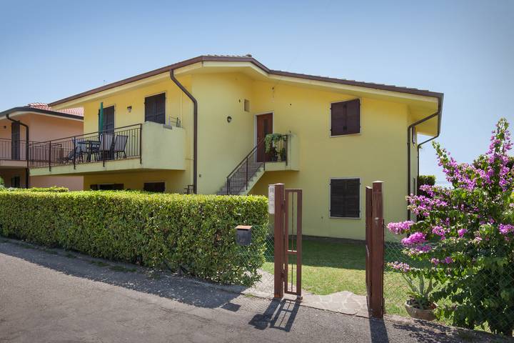 Ferienwohnung für 4 Personen, mit Seeblick und Balkon, mit Haustier in Bardolino