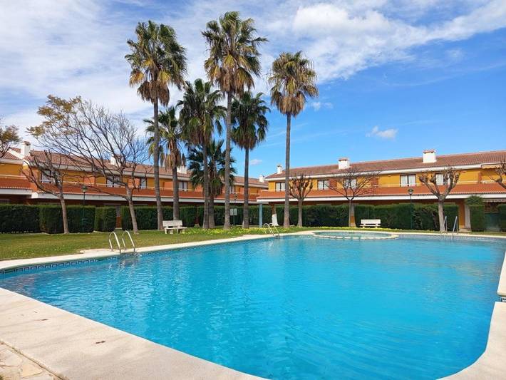 Bungalow para 5 personas, con Balcón y Terraza además de Jardín y Piscina en Almadraba