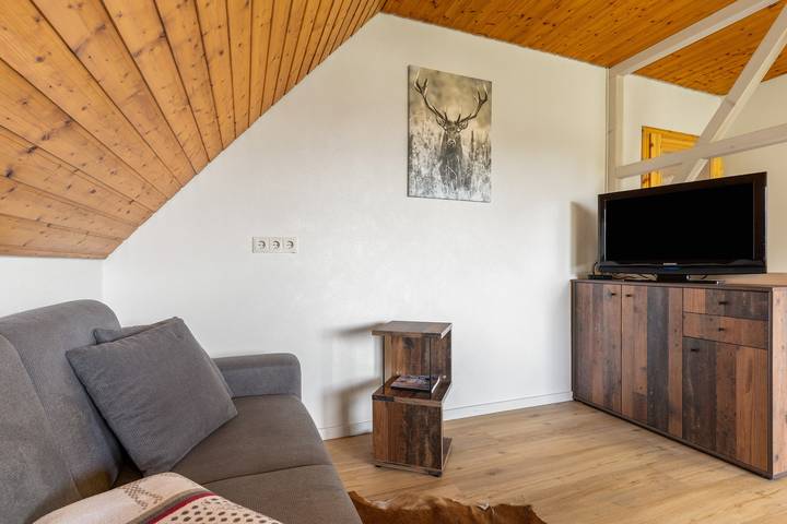 Apartamento inteiro, Apartamento 'Wiesenblick' com varanda e Wi-Fi in Oberharmersbach, Central Black Forest