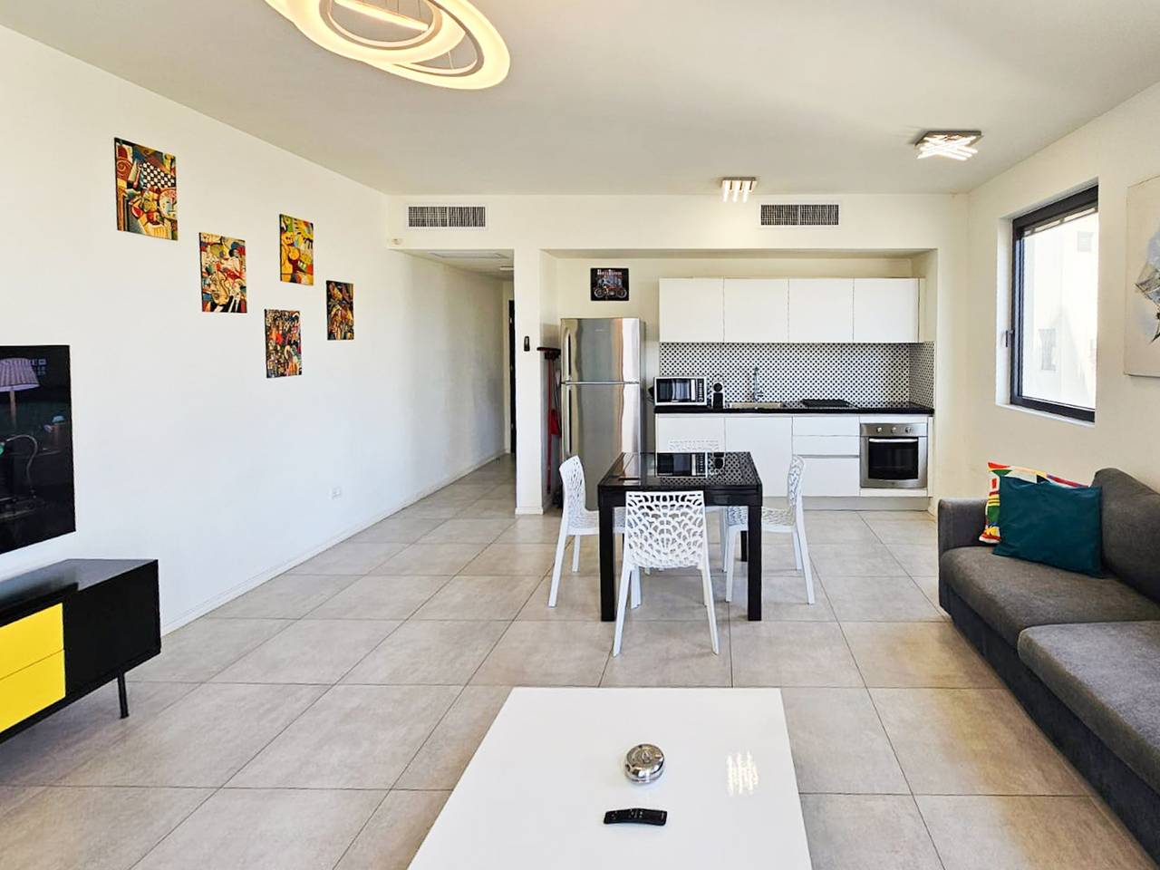 Entire apartment, Mamad Modern&Bright with Balcony in City Center by Feelhome in Tel Aviv, Tel Aviv District