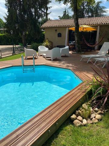 Gîte pour 4 personnes, avec piscine ainsi que vue et jardin à Port-Sainte-Foy-et-Ponchapt