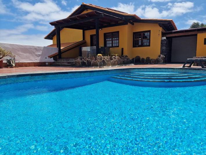 Casa de vacaciones para 5 personas, con piscina además de jardín y vistas - 1