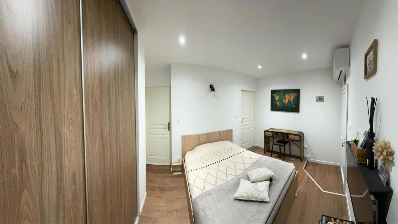 Appartement de vacances entier, Double Room with Private Bathroom in Rocbaron, Côte méditerranéenne (France)