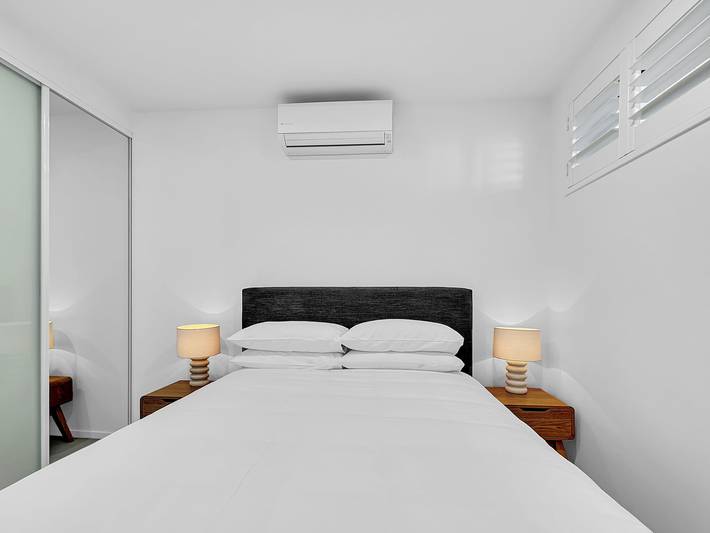 Entire apartment, Modern 1-Bedroom Apt with Sweeping Water Views in Batemans Bay, New South Wales