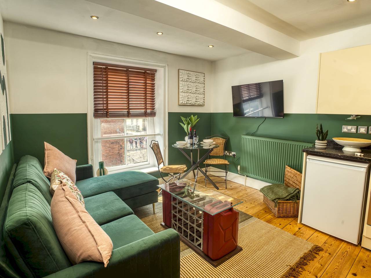 Entire apartment, Stylish Steep Hill Apartment | Pass the Keys in Lincoln, Lincolnshire