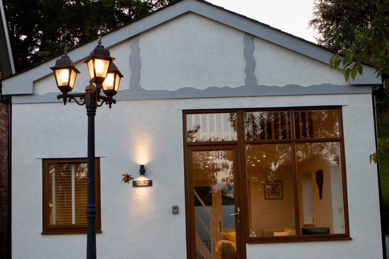 Honey Bee Cottage, Tiny House, Welshpool in Welshpool, Powys
