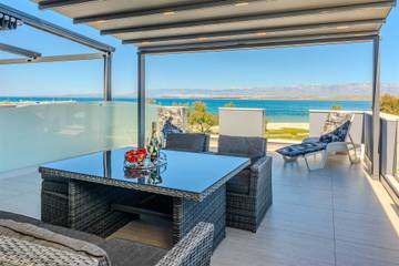 Vacation Rental for 6 Guests in Dalmatian Islands, Vir, Picture 1