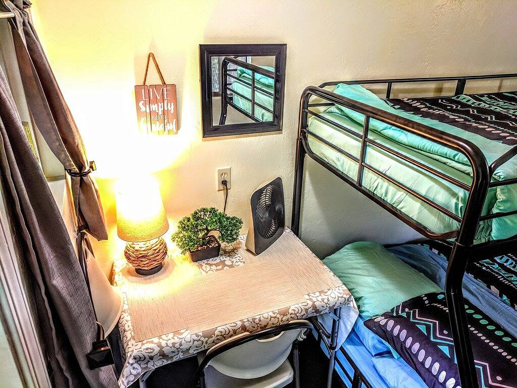 Rainforest Winzige Hütte mit Küchenzeile (keine Reinigungsgebühr) in Honomu, Hamakua