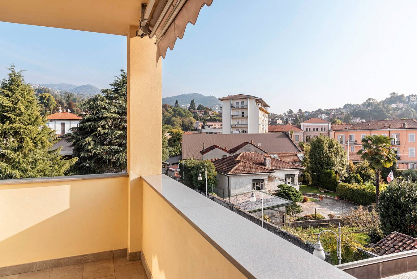Entire apartment, Apartment 'Casa Palmy' with Mountain View, Wi-Fi and Air Conditioning in Intra (Verbania), Comune di Verbania