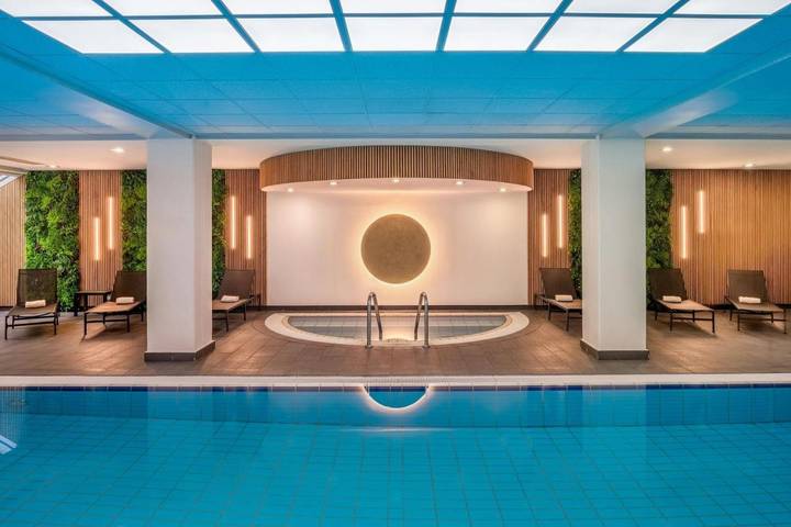 Hotel for 3 people, with Hot tub and Terrace as well as Garden and Pool in Munich