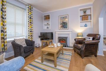 Log Cabin for 6 People in Tenby, Pembrokeshire, Photo 1