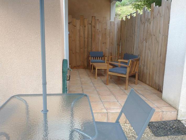 Gîte pour 2 personnes, avec piscine ainsi que jardin et vue à Gras - 3