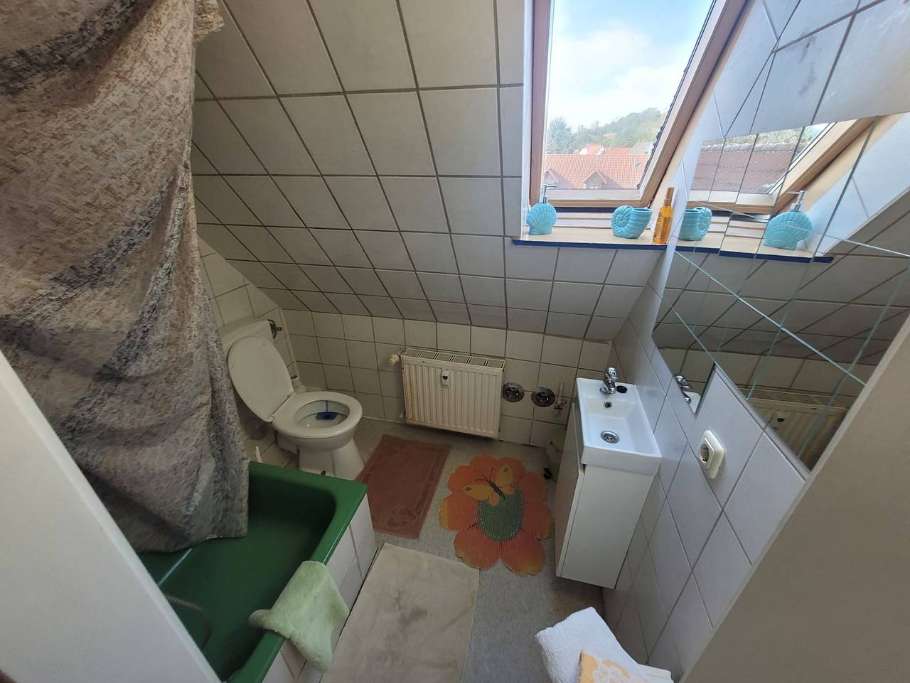 Ganze Ferienwohnung, Casa Carolina - Fw 2 - (Dachgeschoss) Ferienwohnung mit Wohn-/Schlafraum,Küche und Bad/Wc, in Wartburg, Eisenach