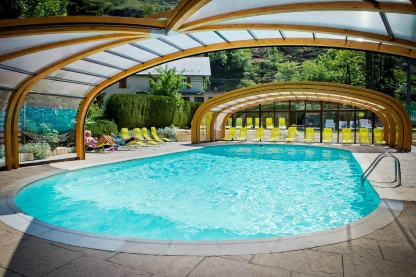 Zecamping 4* animé piscine couverte dog friendly chalet Lv Bbq 35m2 in Le Bourg-d'Oisans, Écrins Nationaal Park