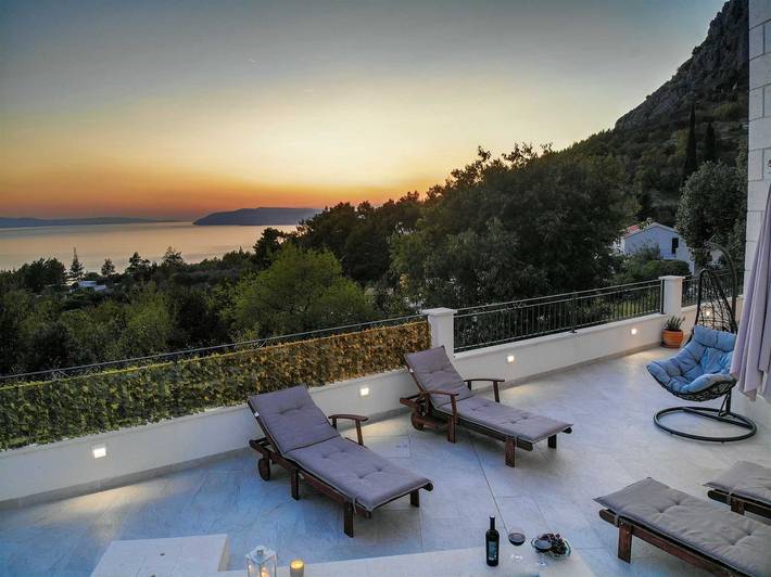 Villa voor 6 personen, with Balkon and Terras as well as Whirlpool and Zwembad in Makarska