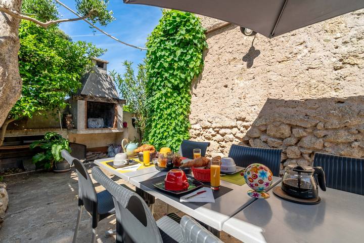 Room 'Galet' with Shared Terrace, Wi-Fi and Air Conditioning in Colombiers, Côte d'Améthyste