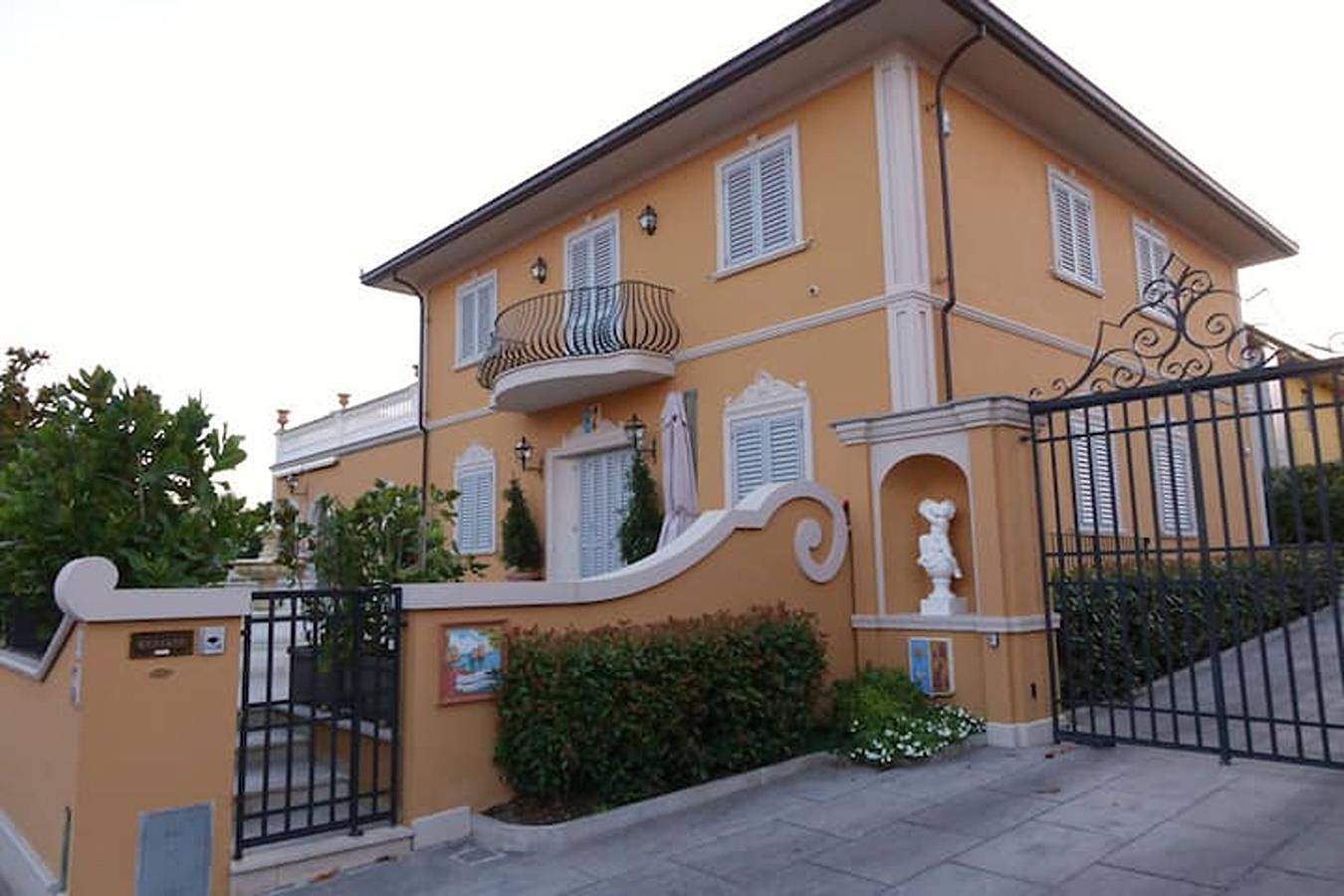 Entire apartment, Apartment 'Manuela' with Shared Pool, Wi-Fi and Air Conditioning in Altopascio, Lucca Province