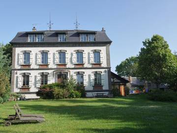 Chambre d’hôte pour 2 personnes, avec sauna ainsi que jacuzzi et jardin à Laqueuille