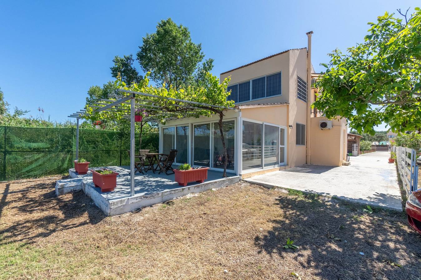 Saint Peter Bay – 1st Floor Holiday Home with Shared Pool, Wi-Fi & Air Conditioning in Kavos, Corfu