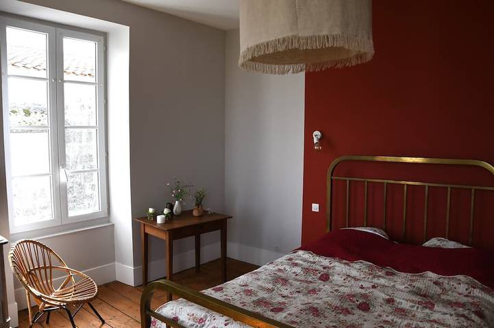 Location de vacances pour 7 personnes, avec jardin et jacuzzi à Ardillières - 3