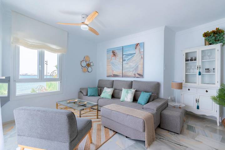 Entire apartment, Genteel Home Victoria in Playa La Victoria, Cádiz