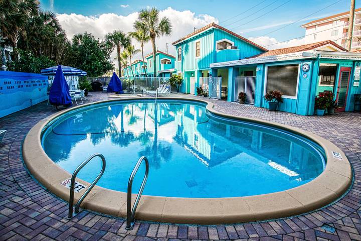 Vacation rental for 4 people, with pool in Singer Island