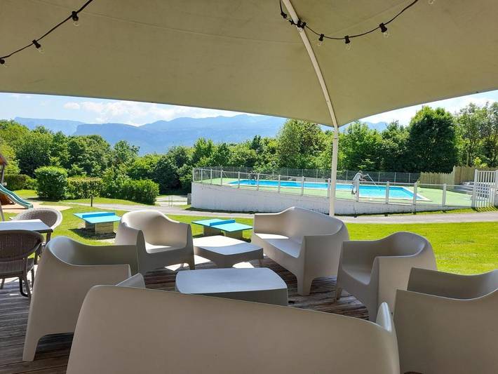 Location de vacances pour 4 personnes, avec Terrasse ainsi que Jardin et Piscine à Miribel-les-Échelles