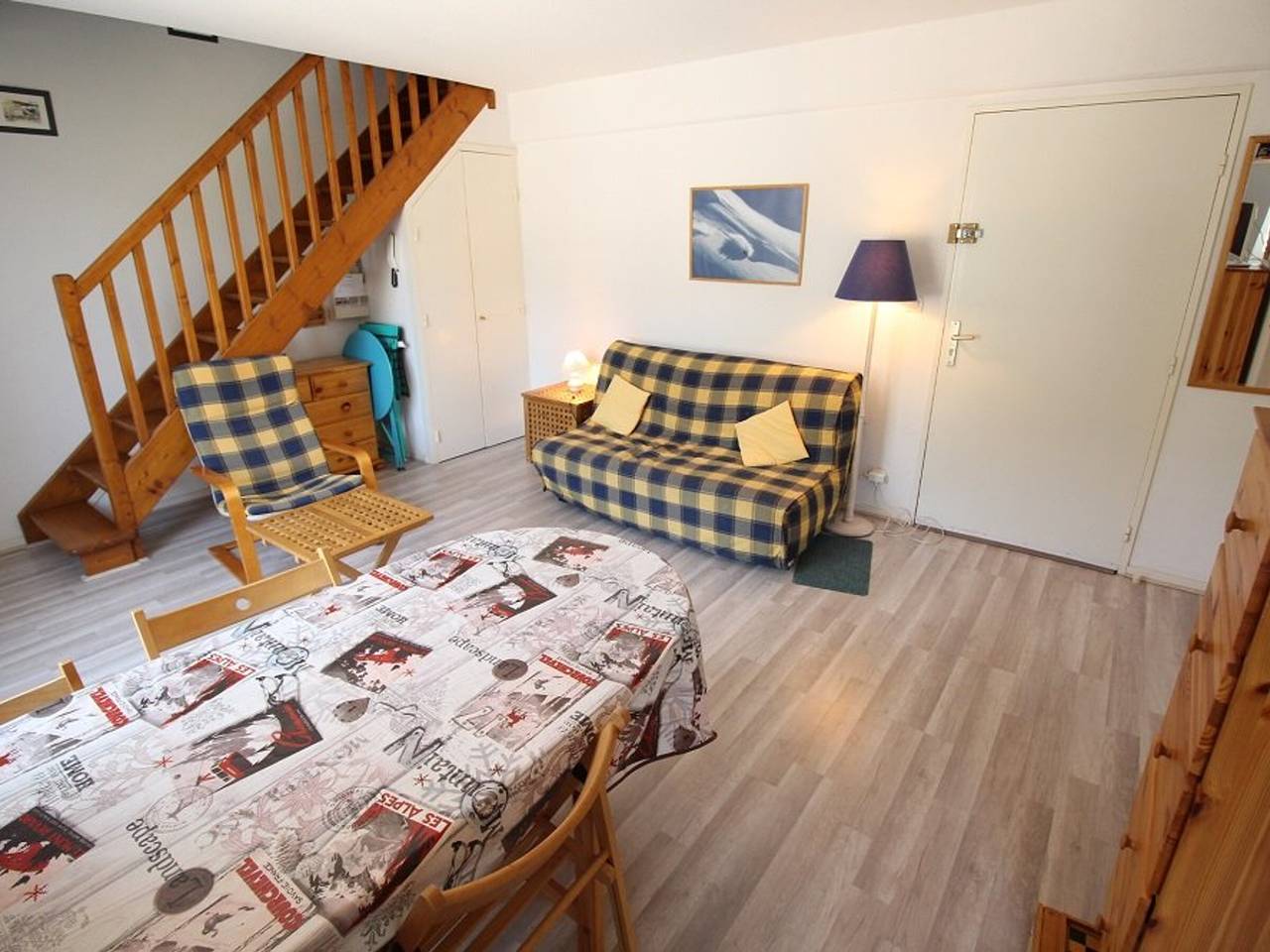 Entire apartment, Bagnères-de-Luchon: Quiet duplex for 4, balcony, parking in Luchon-Superbagnères, Bagnères-de-Luchon