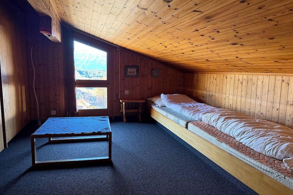 Ganze Wohnung, Chalet Heide – Ferienwohnung für 4 mit traumhaftem Alpenblick in Beatenberg in Beatenberg, Thunersee