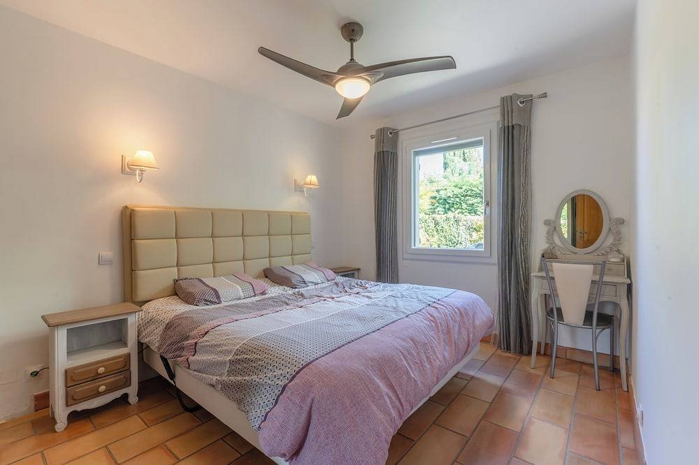 Riad Provençale, with swimming pool, near a village located between sea and mountains. in Pertuis, Regionaler Naturpark Luberon