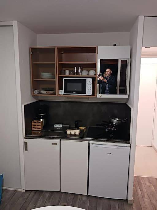 Gîte pour 2 personnes, avec jardin dans Plage La Favière - 4