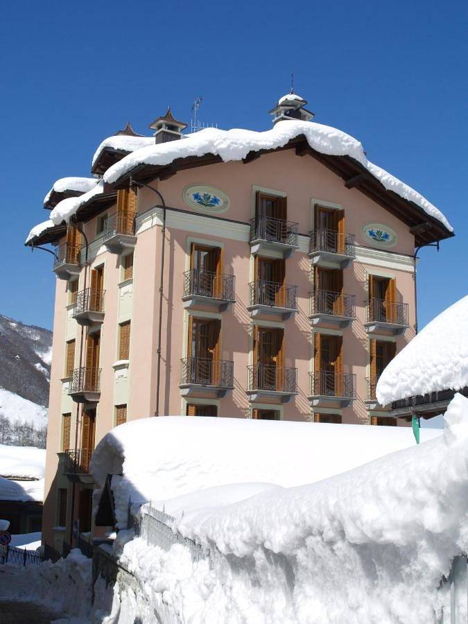 Appartamento per 4 persone, con giardino e panorama, adatto a famiglie con bambini a Limone Piemonte