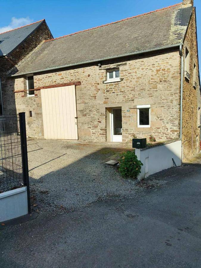 Location de vacances pour 4 personnes, avec terrasse et vue à Sougéal - 2