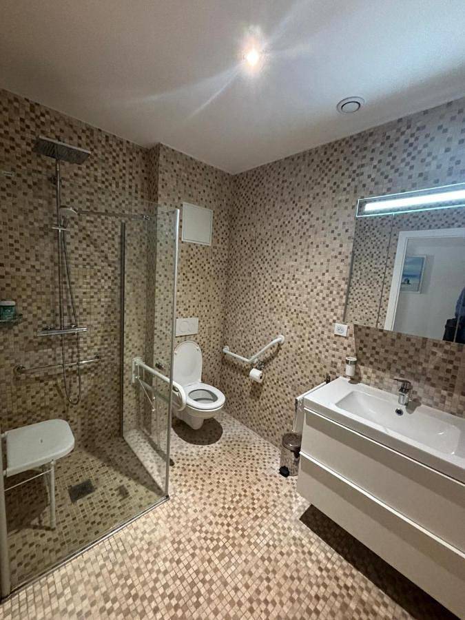 Gîte pour 4 personnes, avec piscine et terrasse ainsi que vue et jardin à Magny-le-Hongre - 4