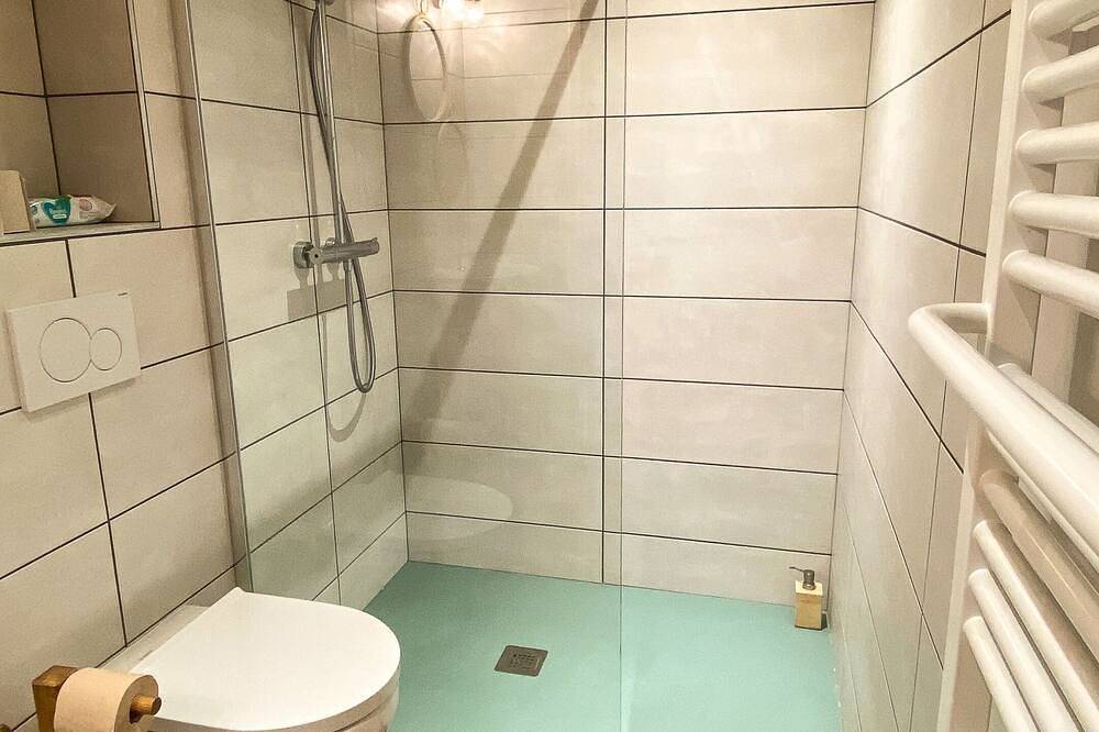 Chambre d'hotes 2-Doppelzimmer-Traditionell-Gemeinsames Badezimmer-Balkon in Glières-Val-de-Borne, Region Bonneville