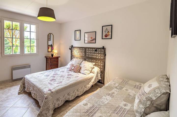 Location de vacances pour 8 personnes, avec Jardin et Piscine à La Douze - 2