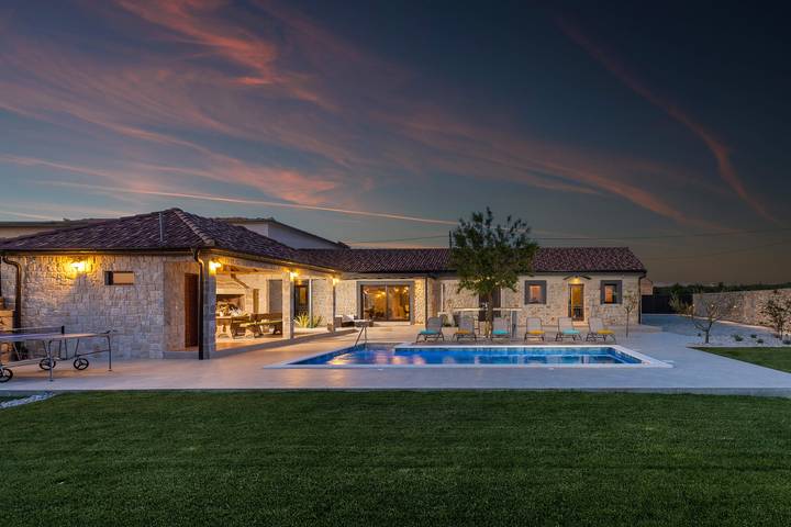 Villa für 8 Personen, mit Garten und Terrasse, mit Haustier in Dalmatien - 2