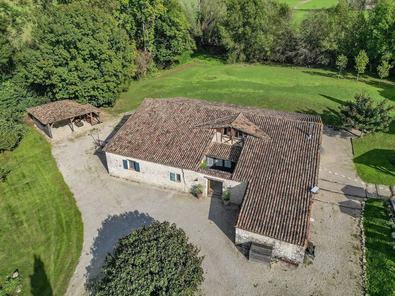 137 Beautiful Farmhouse Retreat | Sleeps 10 in Castillonnès, Région de Villeneuve-sur-Lot