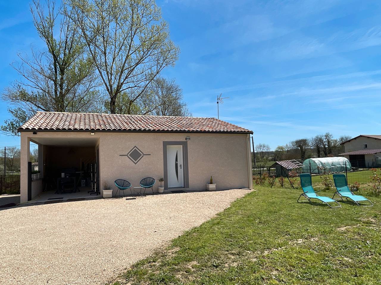 Gîte De La Fontaine avec jacuzzi, à deux pas du village in Septfonds, Massif central