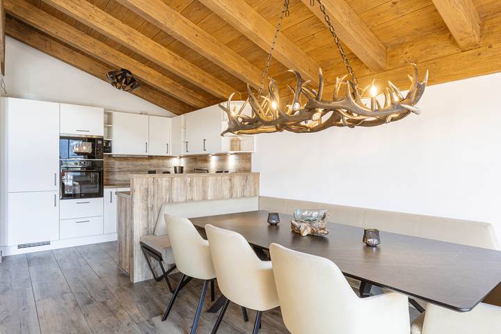Vakantiehuis voor 8 personen, with uitzicht op het meer and sauna as well as balkon in Uttendorf